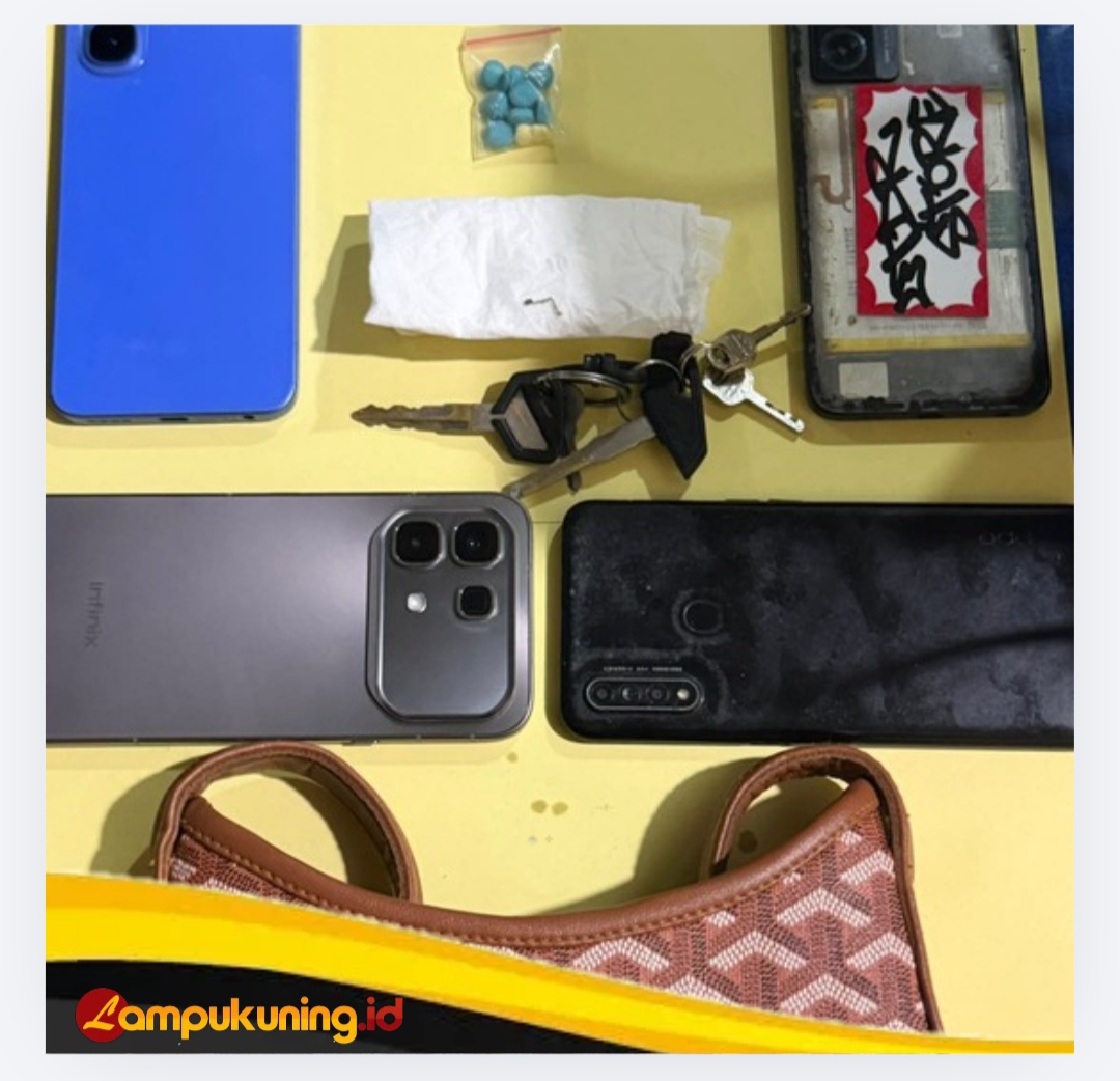 Tiga Pria Digrebek Polisi Saat Berada Didalam Kamar Kos
