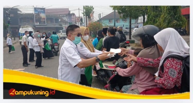 IMG_20260827_152424 Antisipasi Kabut Asap, Dinas Kesehatan Bungo Bagikan Masker Gratis di Simpang Air Mancur