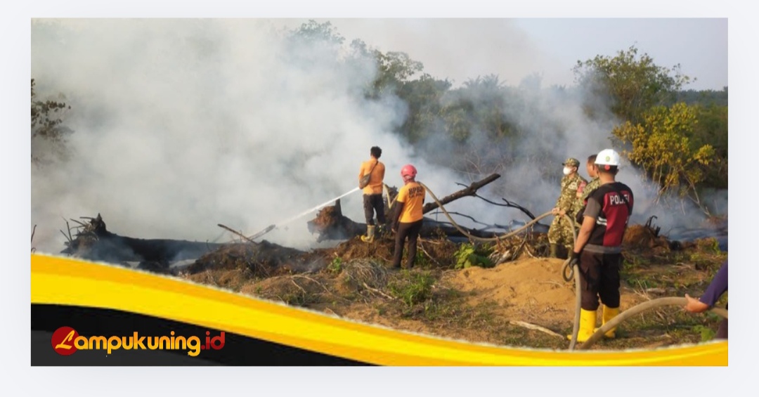Gerak Cepat  Jajaran Polres Bungo Padamkan Karhutla di Dusun Manggis 