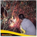 IMG_20260910_102145 Polsek Bathin II Babeko bersama Masyarakat Berjibaku Padamkan Lahan Sawit dan Karet yang Terbakar