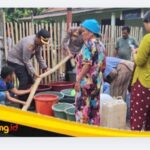 Kemarau Panjang, Polres Bungo Berikan Bantuan Air Bersih ke Warga