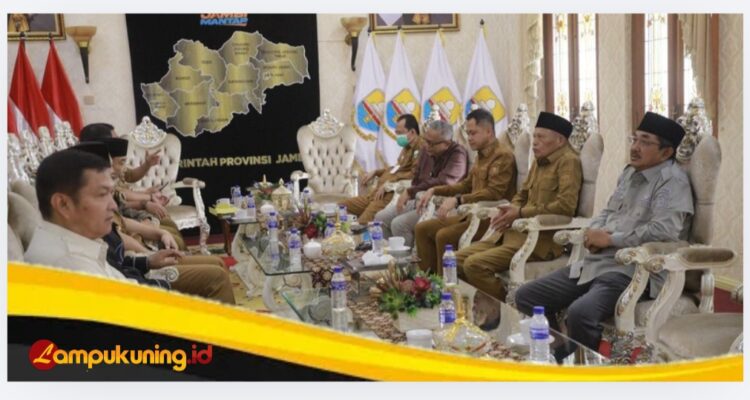 Hadiri Sosialisasi Keringanan PKB 2026, Bupati Anwar Sadat Tegaskan Dukungan Tanjab Barat Tingkatkan Kepatuhan Wajib Pajak.