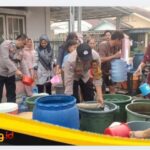 Kapolres Bungo AKBP Zamri Elfino Berikan Bantuan Air Bersih kepada Warga