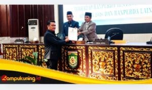 Waka I DPRD Bungo Pimpin Rapur Penyampaian Pandangan Umum Fraksi DPRD Terhadap Ranperda Tentang Perubahan APBD TA 2026 Dan Ranperda Lainnya