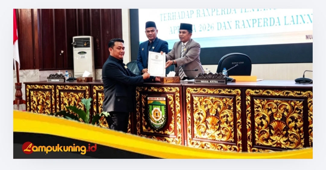 Waka I DPRD Bungo Pimpin Rapur Penyampaian Pandangan Umum Fraksi DPRD Terhadap Ranperda Tentang Perubahan APBD TA 2026 Dan Ranperda Lainnya
