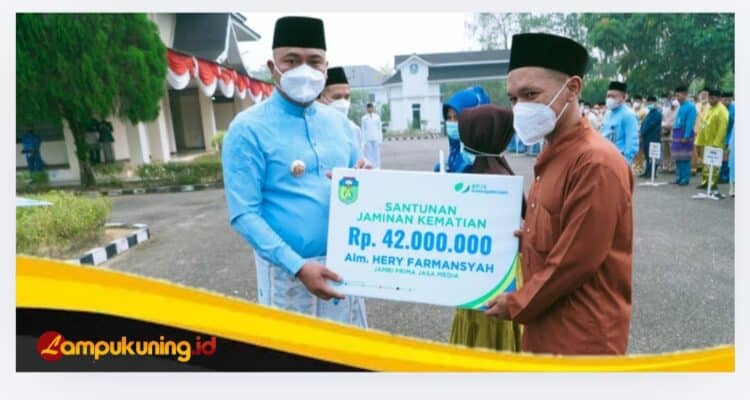 Bupati Tebo Serahkan Santunan BPJS untuk Almarhum Pemred Jambiprima.com, Bujang Beri Apresiasi!