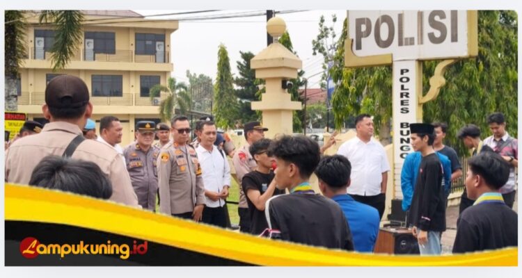 Kapolres Bungo AKBP Zamri Elfino Temui Massa Aksi Unjuk Rasa dari Aliansi PMII
