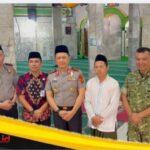 Kapolda Jambi Irjen Pol. Drs. Widodo, S.H., M.H., melaksanakan Sholat Jumat Keliling di Masjid Rahmatullah, Kota Jambi.